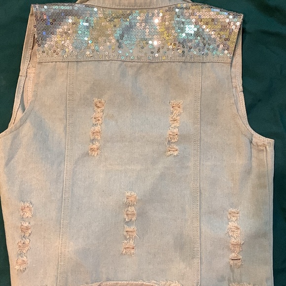 Vintage distressed  jean vest - Picture 3 of 10
